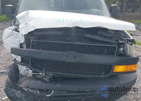 2019 Chevrolet Express 2500 Work Van z USA, uszkodzony, nr VIN 1GCWGAFP9K1366097